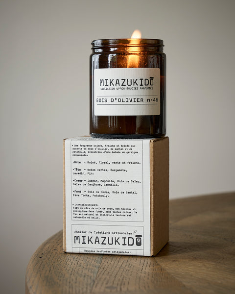 Mikazukidou candle - bois d´olivier-with packaging on a wooden surface